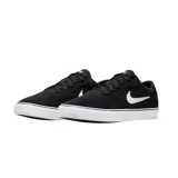 Championes Nike SB Chron 2, color negro con logo lateral en blanco y suela de goma blanca. Diseño de perfil bajo con construcción duradera.