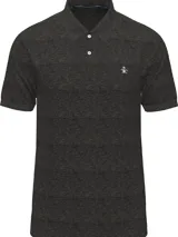 Chomba gris oscuro jaspeada, de corte clásico, con cuello polo abotonado y logo bordado en el pecho.