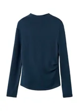 Jersey de punto azul marino, de manga larga y cuello barco.