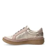 Zapato casual de mujer color negro, con diseño slip-on y bandas elásticas en el empeine. Presenta una combinación de texturas con paneles microperforados y detalles en charol. La suela blanca incluye un ribete decorativo de yute.