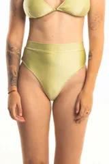 Bombacha de bikini tiro alto colaless color verde oliva.