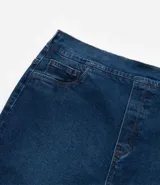Pantalón jegging de jeans azul oscuro, con cintura elástica, trabillas, bolsillos y sin estampa.