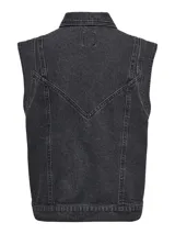 Chaleco largo de denim azul con cuello camisero, cierre frontal de botones metálicos, bolsillos frontales aplicados y costuras pespunteadas visibles.