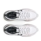 Championes Under Armour modelo Charged Edge, color negro con detalles en blanco y gris. Presentan una parte superior de malla transpirable con superposiciones de cuero y material sintético, entresuela Charged Cushioning de espuma moldeada y plantilla Ortholite de doble capa para mayor comodidad y absorción de impactos.