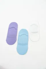 Pack de tres pares de medias invisibles de corte bajo, en colores lila, celeste y blanco.