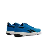 Championes de entrenamiento Reebok Flexagon Force 4, color celeste con detalles en negro y blanco. Capellada de malla transpirable con refuerzos sintéticos, entresuela FuelFoam y suela de goma flexible con ranuras.