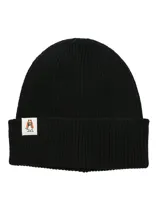 Gorro tipo beanie de tejido acanalado en color negro, con vuelta y parche rectangular blanco con logo de perro bordado en la parte frontal.