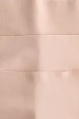 Pack de tres bombachas tipo hipster de tiro medio, confeccionadas en tejido suave con corte láser para un acabado invisible bajo la ropa. Presentan cobertura media en la parte posterior y refuerzo interior.