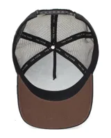 Gorra trucker Goorin Bros modelo The Giraffe, color negro, con frente estructurado y red trasera. Presenta un parche frontal bordado con diseño de jirafa y la palabra "HIGH".