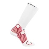 Medias altas blancas con detalles en rojo, diseñadas con mezcla termorreguladora de lana merino, acrílico y polipropileno.