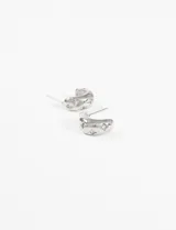 Aros tipo argolla de acero quirúrgico hipoalergénico color plateado, con incrustaciones de strass.