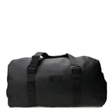 Bolso deportivo tipo duffel de color negro, con diseño minimalista y logo de la marca grabado en el frente. Cuenta con correas de mano resistentes y cierre principal.