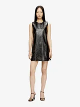 Minivestido Diesel D-Ares sin mangas, confeccionado en viscosa con acabado recubierto de efecto cuero y detalle de cadena alrededor del cuello.