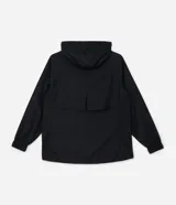 Campera rompeviento deportiva de color negro, con cierre frontal de cremallera, capucha ajustable con cordón, bolsillos laterales y ruedo elástico. Presenta recortes delanteros y diseño de manga larga.