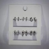 Set de seis pares de aros plateados de diferentes diseños.