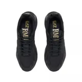 Championes deportivos EA7 Emporio Armani modelo Infinity Venom, color negro con detalles en dorado. Presentan un diseño técnico con capellada de tejido transpirable y una suela robusta con aberturas geométricas.