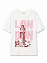 Remera blanca de manga corta con estampa frontal que combina el texto 'LONDON' en color rosado y una ilustración del Big Ben en color rojo.
