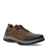 Zapato de estilo outdoor Freeway modelo Terra, confeccionado en cuero nobuk marrón con puntera reforzada en color negro. Presenta detalles de perforaciones laterales, cuello acolchado en tejido técnico y suela de goma con relieve antideslizante.