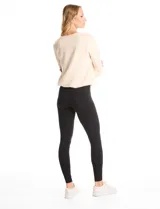 Legging de tiro alto confeccionada en algodón elástico con cintura ancha modeladora. Presenta un calce ajustado y tejido opaco de tacto natural.
