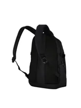Mochila urbana Terrano de color negro, con diseño funcional de tres compartimentos con cierre. Incluye espacio interno para laptop, bolsillos laterales porta botella y correas de ajuste lateral.