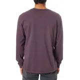 Remera de manga larga color bordeaux con bolsillo en el pecho.