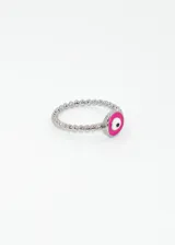 Anillo dorado con diseño de esferas y dije de ojo turco fucsia.