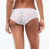 Shorty de encaje floral transparente color blanco, con bordes delicados en color celeste.