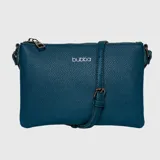 Cartera tipo bandolera de cuero vegano con textura granulada, cierre superior y correa ajustable. Presenta el logo de la marca en la parte frontal.