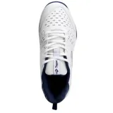 Championes deportivos Topper modelo Rod II, color blanco con detalles en azul marino. Presentan perforaciones en la puntera para mayor ventilación, cierre con cordones y suela de goma resistente.