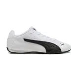 Championes Puma modelo Catch, de diseño deportivo y perfil bajo, color blanco con la característica franja lateral en negro y logo de la marca en la puntera.