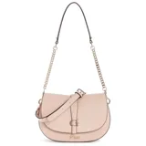 Cartera tipo saddle bag de Guess en color rosa, con estructura firme, solapa frontal con cierre de hebilla decorativa y logo metálico G. Incluye una correa de hombro con cadena metálica y detalles en cuero sintético.