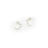 Par de aros de plata 925 con forma de letra J.