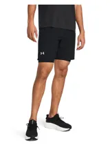 Short deportivo 2 en 1 de Under Armour, compuesto por un pantalón corto exterior ligero y un short de compresión integrado. Presenta cintura elástica con cordón, bolsillos laterales y logo reflectante en la pierna.