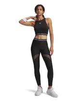 Calza deportiva Under Armour de tiro medio, confeccionada en tejido HeatGear elástico y transpirable. Presenta paneles de malla laterales para mayor ventilación, cintura elástica con logo de la marca y costuras diseñadas para estilizar la figura.