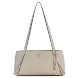 Cartera tipo tote de Guess modelo Devon, color gris topo en simil cuero, con doble asa de hombro, herrajes dorados, logo triangular metálico al frente y un charm colgante de cadena con placa grabada.