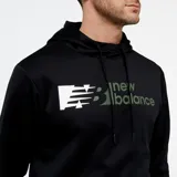 Canguro negro de hombre con capucha y cordones ajustables. Estampado frontal con el logo de New Balance en blanco y verde.