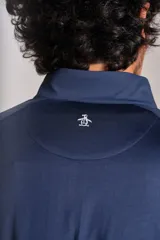 Buzo deportivo de cuello alto con cierre frontal parcial, manga larga y diseño entallado en tejido técnico de secado rápido.