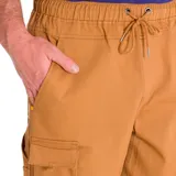 Pantalon cargo de corte holgado color marrón, con cintura elástica, bolsillos laterales tipo cargo y puños elásticos en los tobillos.