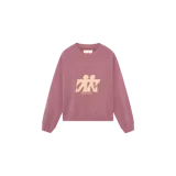 Buzo cerrado oversize de cuello redondo, color malva, con diseño gráfico estampado en el pecho en tono beige claro y puños y ruedo de rib elástico.