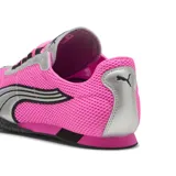 Championes Puma H-Street OG, de diseño retro y perfil bajo, confeccionados en malla fucsia con detalles en plateado y negro. Presentan el logo de la marca en la lengüeta y el lateral, con suela de goma texturizada.