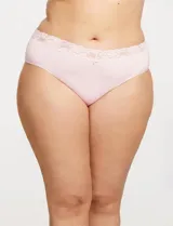 Bombacha tipo brief de microfibra con detalle de encaje en la cintura. Ofrece cobertura completa en la parte trasera y cuenta con elásticos planos para un acabado invisible bajo la ropa.