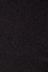 Traje de baño enterizo negro con breteles finos y detalle de cadena dorada en uno de los hombros.