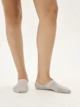 Kit de tres pares de medias cortas grises de algodón.