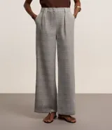 Pantalón de vestir de corte recto, cintura alta, con trabillas, pliegues y bolsillos. Estampado de cuadros Príncipe de Gales.