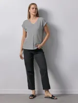 Remera estampada de Rio & Rian con escote en V y mangas cortas.