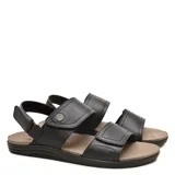 Sandalias de cuero negro para hombre, modelo Canastra 11 de la marca Freeway. Poseen tiras anchas con cierre de velcro ajustable, plantilla acolchada en tono beige y suela de goma flexible.