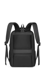 Mochila porta laptop color negro, con múltiples compartimentos con cierre, bolsillo frontal, bolsillos laterales de red y correas ajustables acolchadas.