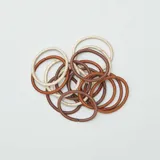 Pack de 15 gomas de pelo elásticas, en colores marrón, bronce y dorado. Ideales para sujetar el cabello con estilo y comodidad.