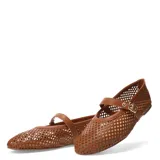 Balerina estilo Mary Jane de cuero color marrón, con diseño calado en toda la superficie, punta ovalada y correa ajustable con hebilla metálica dorada.