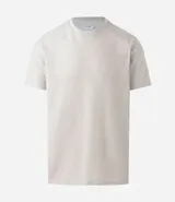 Remera masculina de manga corta, cuello redondo y color marrón oscuro, confeccionada en tejido acanalado de poliéster y algodón.